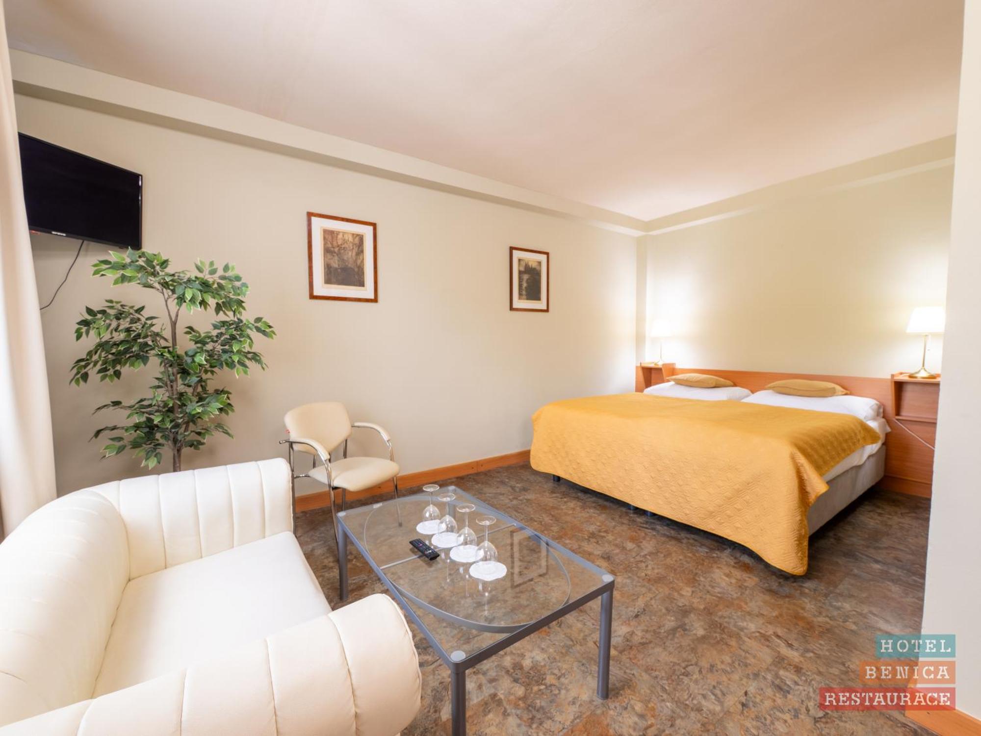 Benica 3*